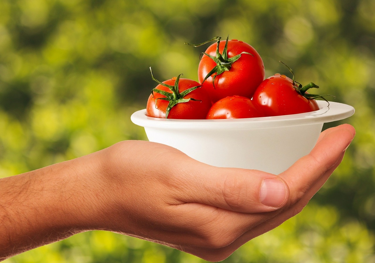 De ce sunt roșiile esențiale într-o dietă echilibrată